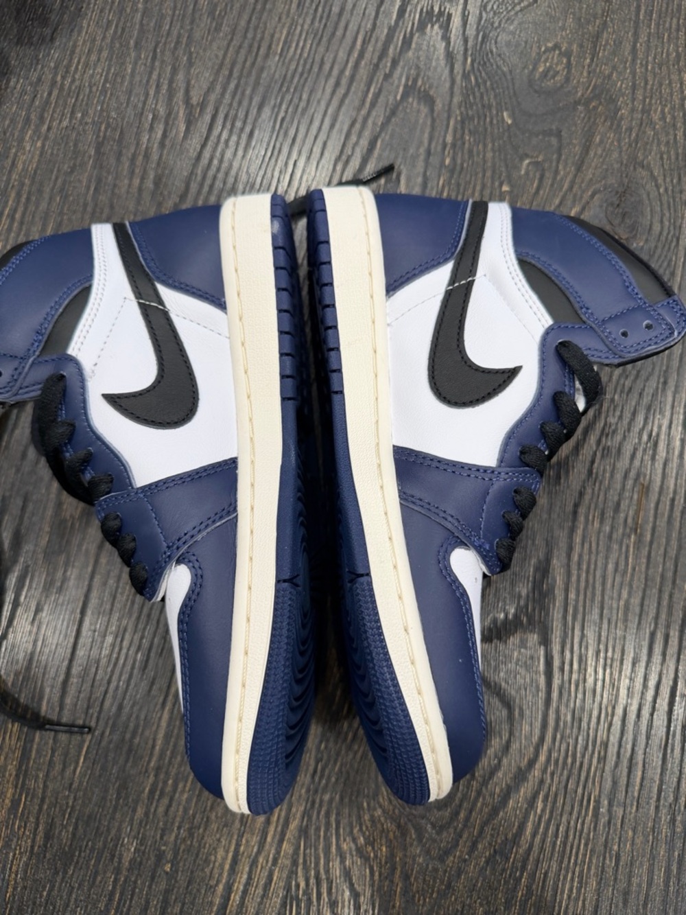 Air Jordan 1 High OG 'Black and Gold' size 6.5Y - Picture 7 of 11